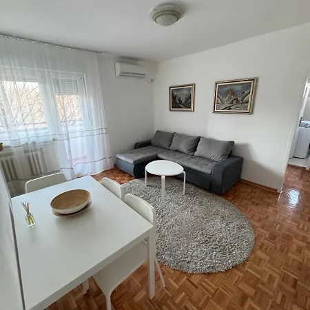 Dedinje - Hyde Park *